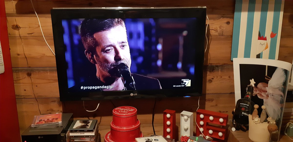 ILEANAINDOLFI's tweet photo. @welikeduel 
#Presidente #Testardo #GigiProietti 
Con un po' più di tristezza, tra il saluto ad un grande ed il nuovo lockdown, finisce un'altra settimana.
Almeno 'na gioia con #propagandalive #vardipuntata #var https://t.co/WrX1V59RH5