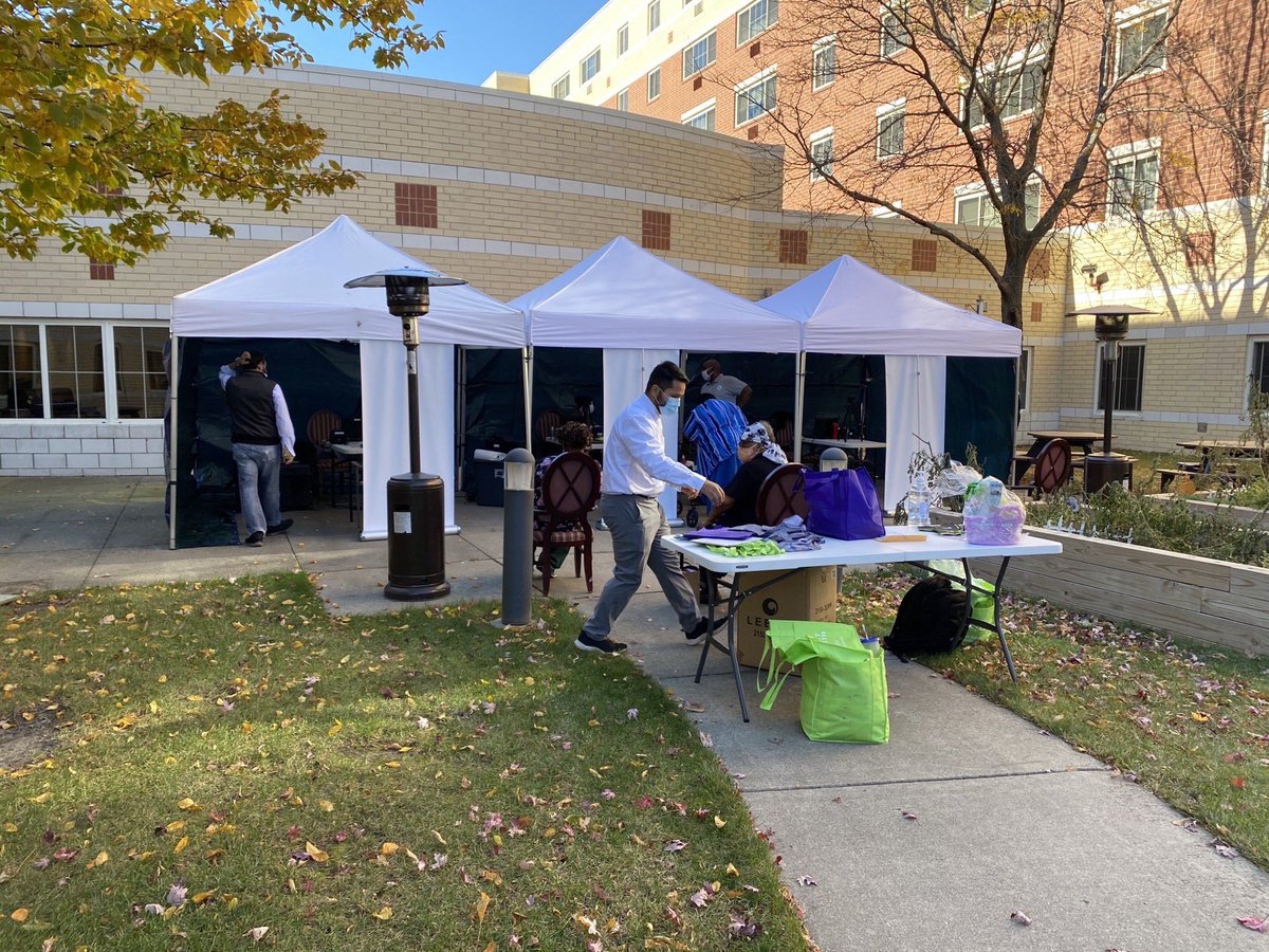 chicagocitykey's tweet photo. Had a great time helping seniors get keyed in thanks in partnership with Northwest Side Housing Center at Monteclare Senior Suites. These seniors can now stay on top of their health and well being by taking advantage of prescription savings with Chicago Rx. #UnlockChicago π https://t.co/g9FHw33TXN