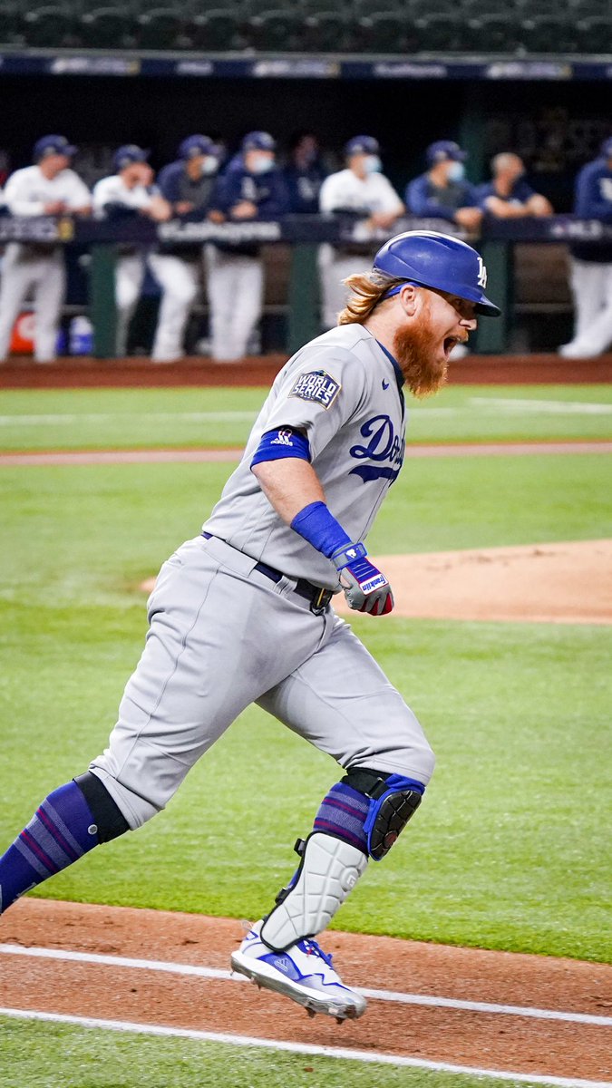 Dodgers's tweet photo. Weekend vibes. 

New wallpapers of your Champs. https://t.co/0m1exN8xpp