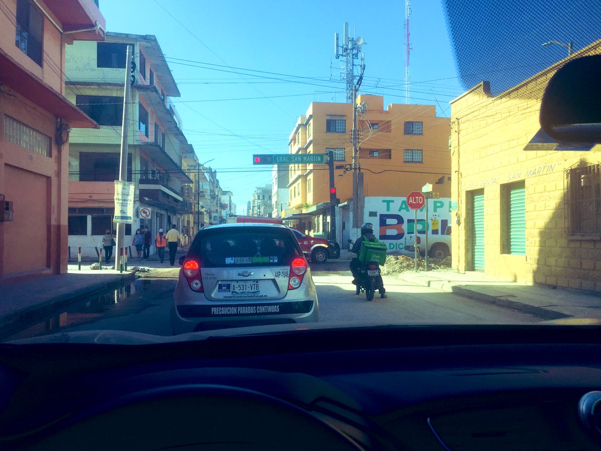 dulcuriarte's tweet photo. ¿Qué pasa en el centro de #Tampico ? Por todos lados hay calles abiertas, hay hoyos 🕳 por donde quiera, fugas de agua, bueno en pocas palabras un desastre 🤢🤮 Ojalá volvieran a dejar bien las calles o mínimo igual que antes, pero quedan peor 🤦🏻‍♀️ https://t.co/z5ALM6hdbA