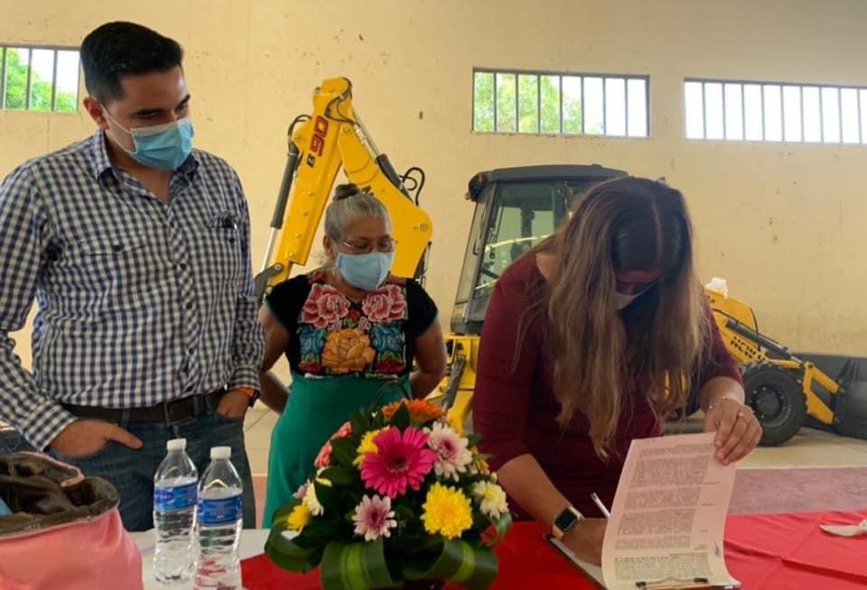 JoselinBalseca's tweet photo. Siempre he valorado y entendido que la vida del campesino es una de las más difíciles e importantes.
Por eso me comprometí y hoy lo hago realidad entregando una maquinaria Retroexcavadora a todos los campesinos que integran la Unidad de Riego de Jalapa Del Marqués https://t.co/b3ssZf40oV
