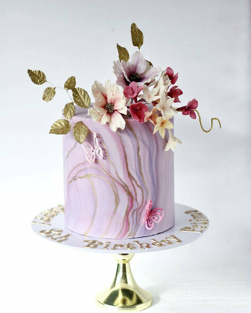 Lilac/pink marble cake for a special 8th birthday.
#sugarflowers #birthdaycake #sheffieldcakes #yorkshirecakes  #cakestyle  #cakestagram  #instacake #instacakes #cake_trends #customluxurycakes #designercakes #sheffieldweddingcakes #yorkshireweddingcakes … instagr.am/p/CHQ1c8ogCPx/