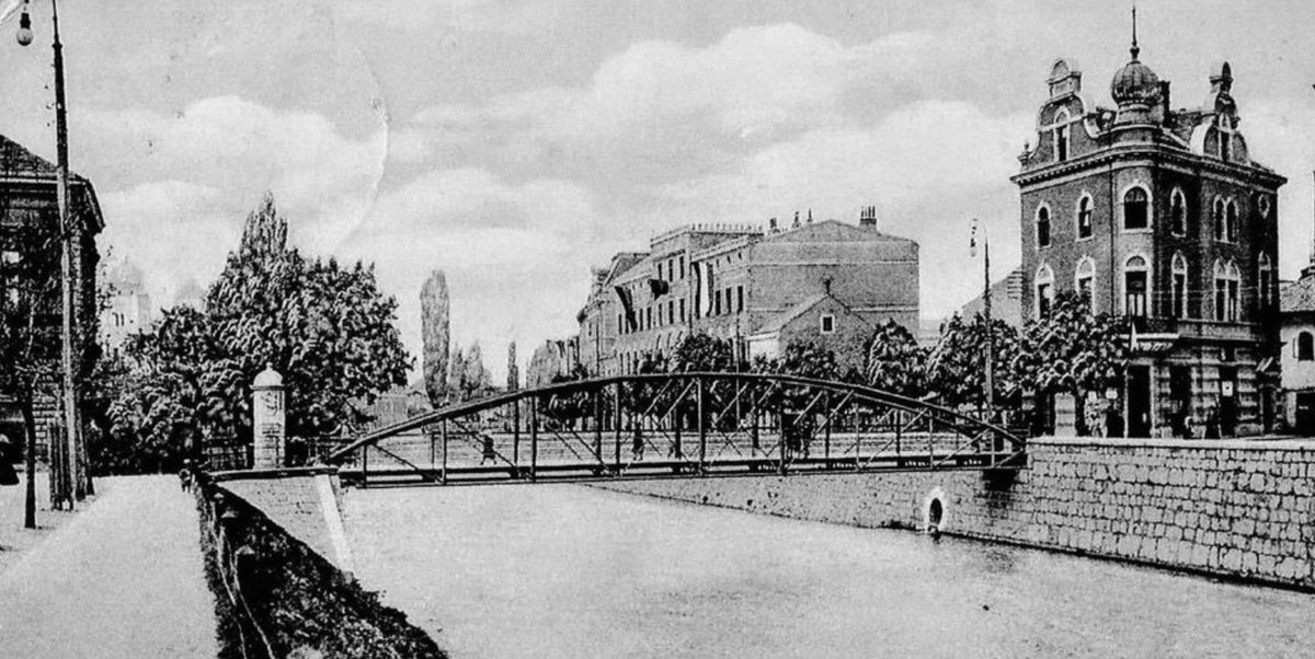 ĆUMURIJA, The Bridge on The River Miljacka. This thread will try to visualize the importance this bridge played during the Siege of Sarajevo. It was built by Hadži Hasan, around 1556 year, when it was first mentioned in the books. The bridge was named after him. #Ćumurija