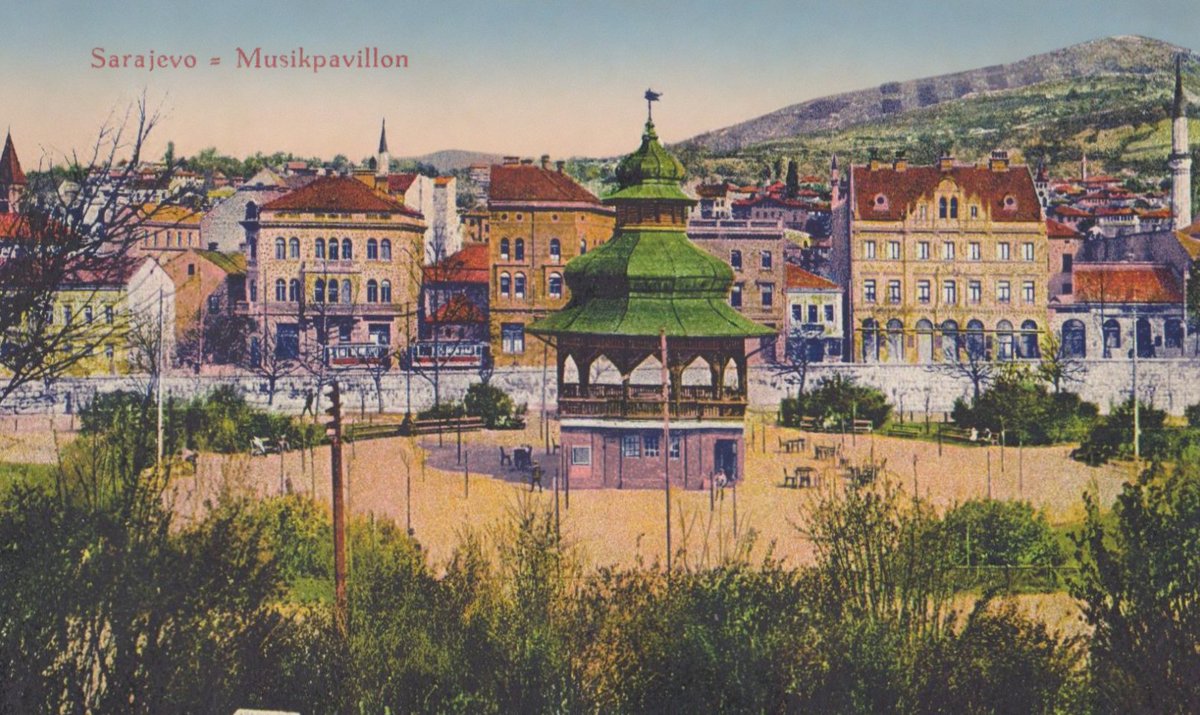 Hadži Hasanova ćuprija (Hadži Hasan’s bridge) was built to connect Ajas-paša mosque on the right side of the river and Bakr-babina mosque next to the At Mejdan on the left side of the river. Ajas-pašina street and Kolukčijska čaršija were streets of craftsmen and artisans.