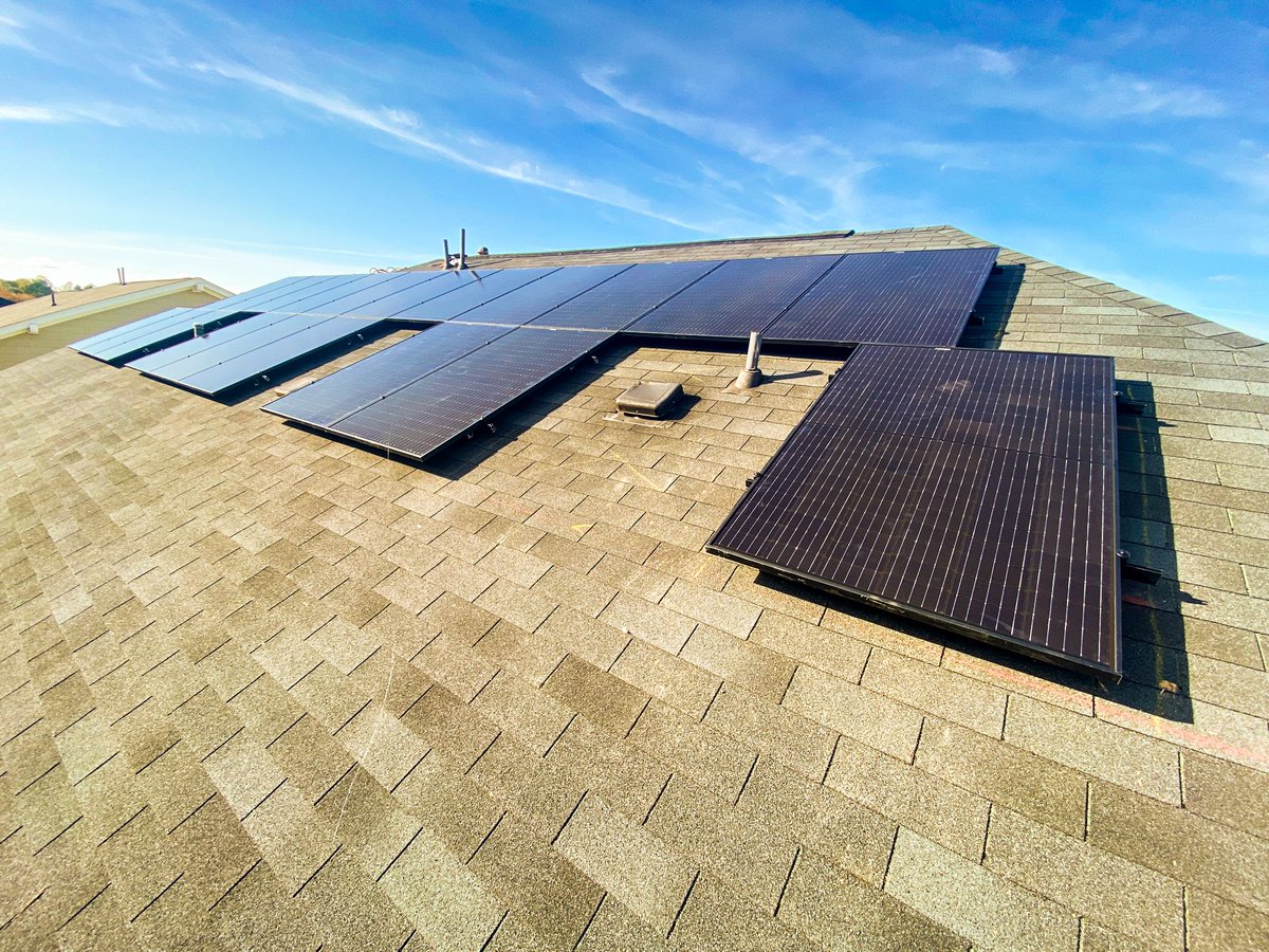 NCSolarNow's tweet photo. Just dropping in to say, โHello!โ๐ from a #rooftop near you! Happy Friday #northcarolina.
#NCSolarNow #TGIF #rooftopviews #solarenergy #ncsolar #solarpanels #CleanEnergy #Environment #CleanEnvironment #Sunpower #sustainability #ecofriendly #PutSolarOnIt #renewableenergy https://t.co/9eFBVnG2Ln