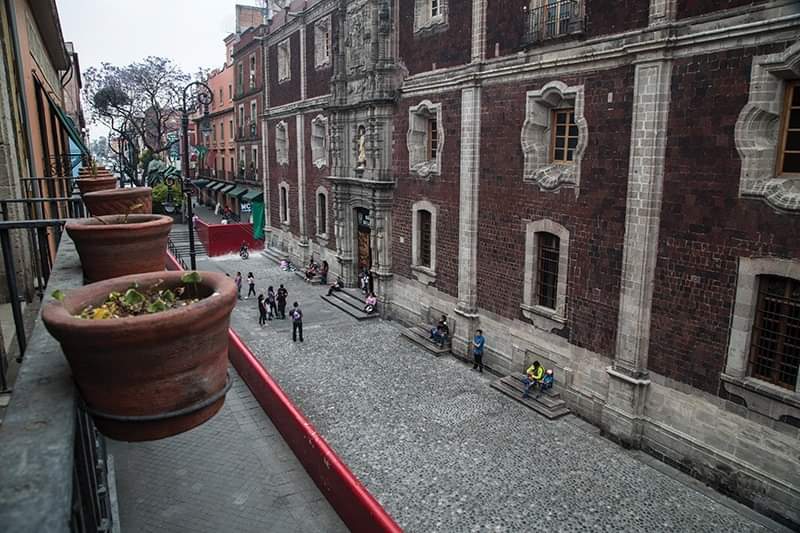 Centro_CDMX's tweet photo. Entre 1868 y 1978 el Antiguo Colegio de San Ildefonso se convirtió en sede de la Escuela Nacional Preparatoria; en el siglo XIX sirvió también como cuartel, durante las ocupaciones militares de los ejércitos de Estados Unidos y Francia en nuestro país. 

https://t.co/mSbxgMCZlt https://t.co/n2Z1sk6BmH