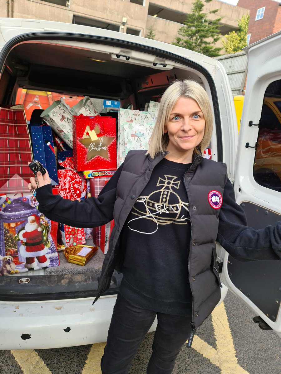 4StepstoaSmile's tweet photo. @bbcmtd #expressandstar #heartwestmidlands #bbc 
10,000 gifts for vulnerable children and adults over the Midlands. Our supporters and volunteers rock 🎄🎁🎄🎁🎄🎁🎄🎁🎄🎁🎄🎁🎄🎁 https://t.co/ZANoAEEqcL