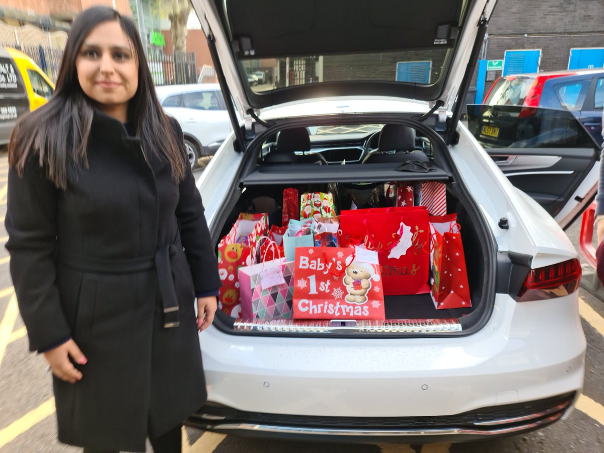 4StepstoaSmile's tweet photo. @bbcmtd #expressandstar #heartwestmidlands #bbc 
10,000 gifts for vulnerable children and adults over the Midlands. Our supporters and volunteers rock 🎄🎁🎄🎁🎄🎁🎄🎁🎄🎁🎄🎁🎄🎁 https://t.co/ZANoAEEqcL
