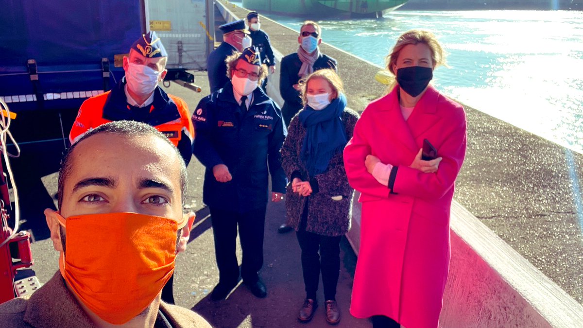 SammyMahdi's tweet photo. Werkbezoek in Zeebrugge achter de rug. Probleem transmigratie duidelijk niet verbeterd. Moeten we aanpakken. Zullen @AnneliesVl en ikzelf op inzetten 💪 https://t.co/hdZ9Q2nRno