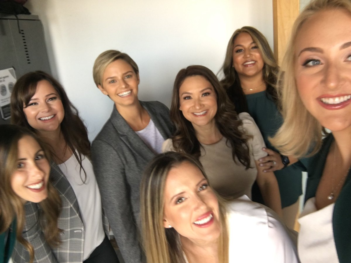 CorporationElm's tweet photo. Hopped on Twitter and saw some people posting about #LoveYourLawyerDay - so I just want to say, in case no one else does, I love you ladies!!  💖

#workfamily https://t.co/0sKypfSiDx