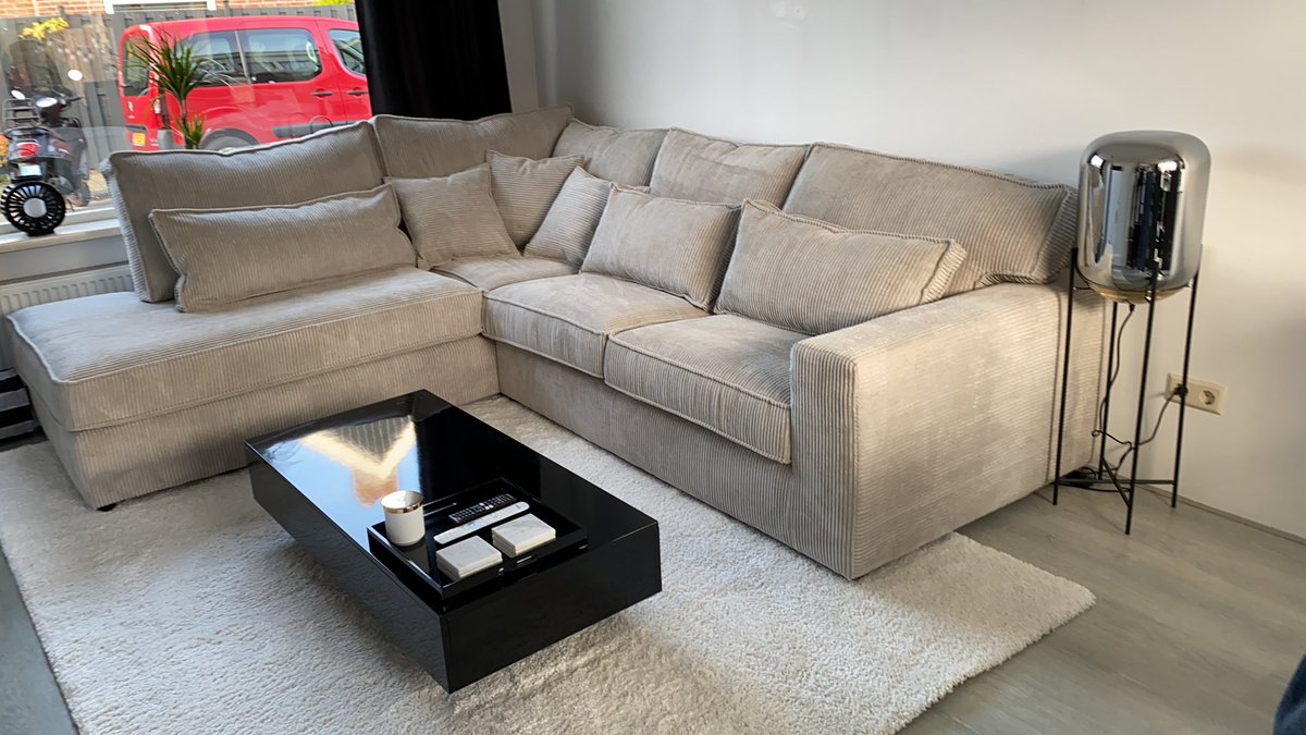 MY COUCH FINALLY CAME!!!