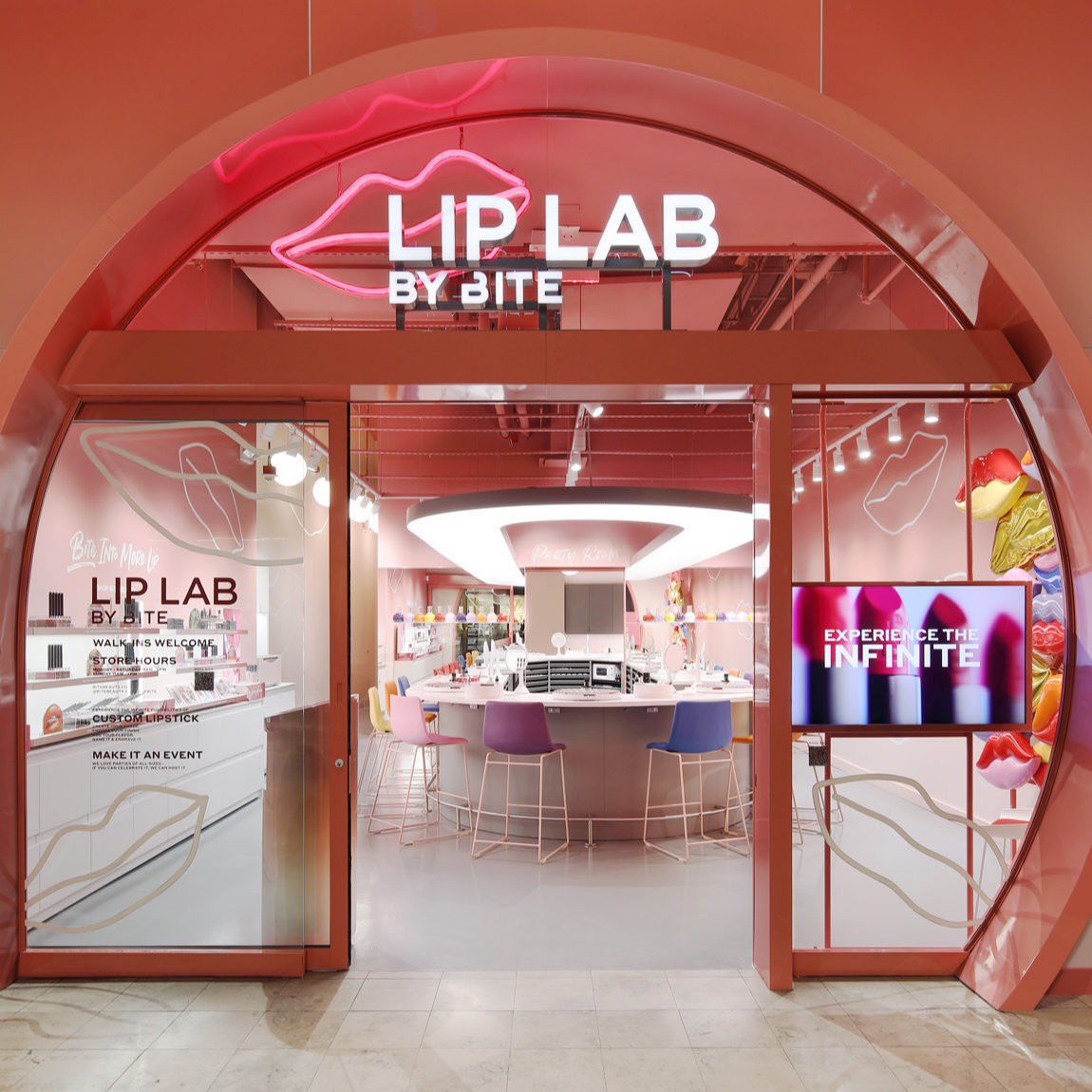 bitebeauty's tweet photo. Today’s your lucky day 😍🎲💋 #LipLabxBITE Las Vegas is officially open! We cannot wait to host you &amp; create your own custom lipstick. Plus take 15% off services with code WELCOME15.

PS. The first 100 guests to come in for a service will receive a Lip Lab tote or water bottle✨ https://t.co/wkahNHf65K