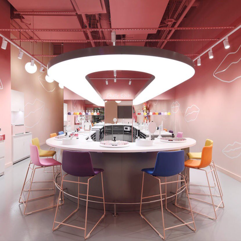bitebeauty's tweet photo. Today’s your lucky day 😍🎲💋 #LipLabxBITE Las Vegas is officially open! We cannot wait to host you &amp; create your own custom lipstick. Plus take 15% off services with code WELCOME15.

PS. The first 100 guests to come in for a service will receive a Lip Lab tote or water bottle✨ https://t.co/wkahNHf65K