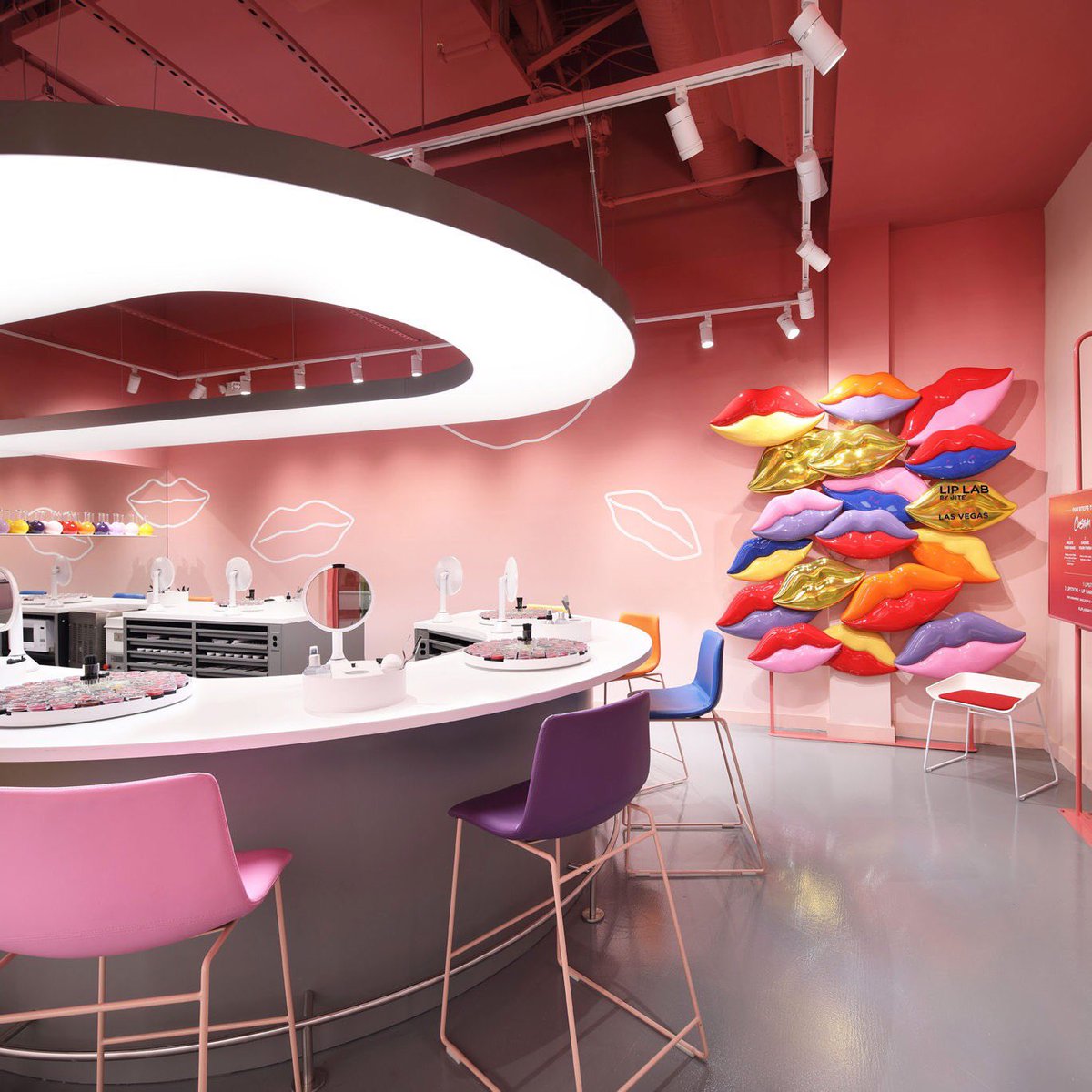 bitebeauty's tweet photo. Today’s your lucky day 😍🎲💋 #LipLabxBITE Las Vegas is officially open! We cannot wait to host you &amp; create your own custom lipstick. Plus take 15% off services with code WELCOME15.

PS. The first 100 guests to come in for a service will receive a Lip Lab tote or water bottle✨ https://t.co/wkahNHf65K