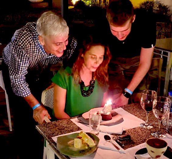 elboga64's tweet photo. Saboreando en @MilordHotel un increíble Tomahawk con un sabroso Malbec @AmalayaBodega en familia por el cumple de @LaFlacaDePoeta (no agrego pero evidentemente faltás @meliroulet ♥️) @__Verna__ https://t.co/VtKq9dMTYx