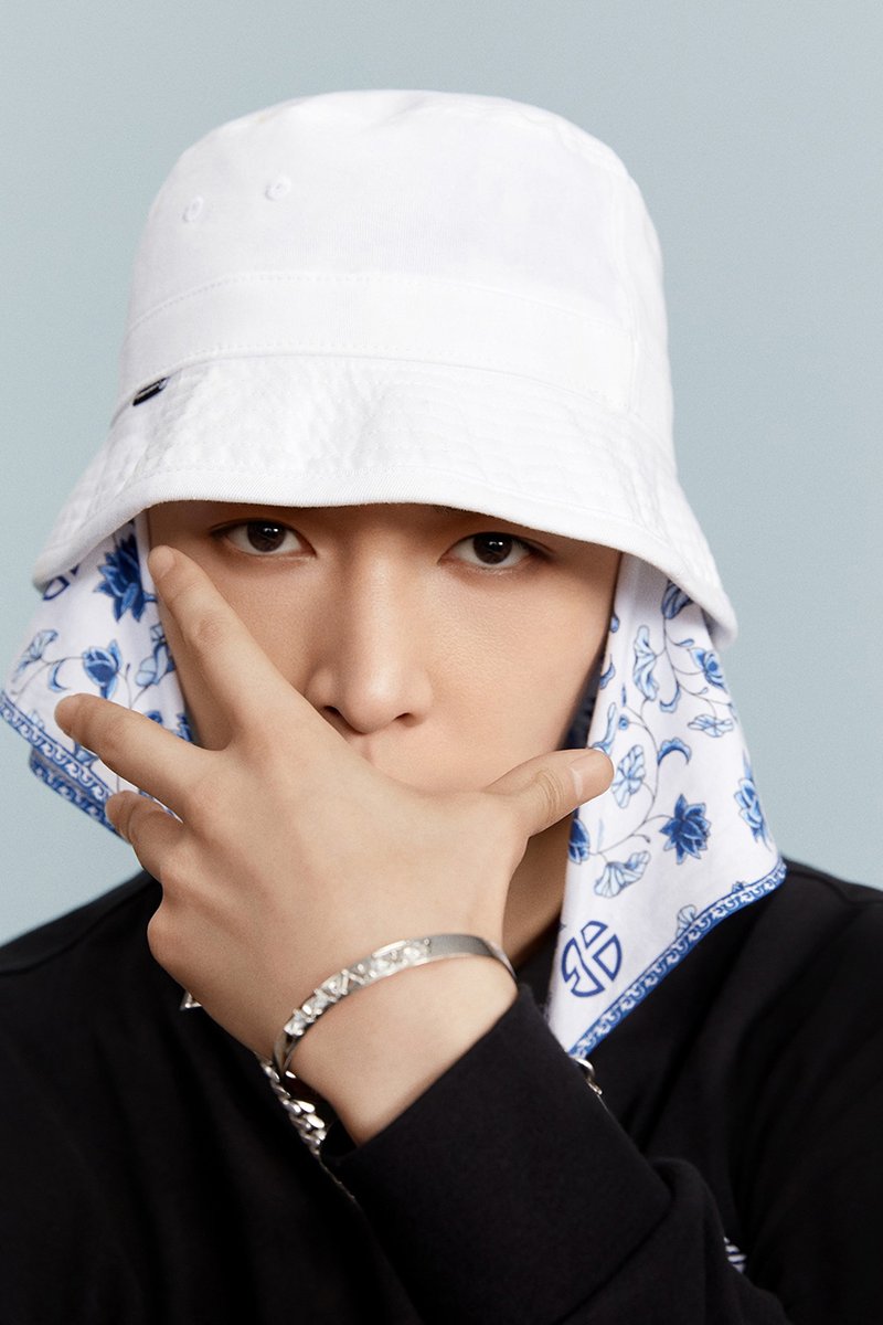 VMAN's tweet photo. 🤍 @LayZhang X @Converse Artfully Utilizes This One Trend: https://t.co/yQUf4UIFxr https://t.co/ZL9fKzvbgI