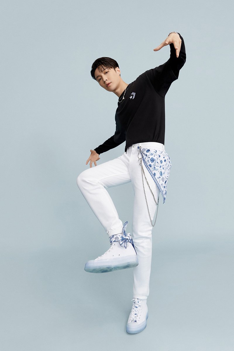VMAN's tweet photo. 🤍 @LayZhang X @Converse Artfully Utilizes This One Trend: https://t.co/yQUf4UIFxr https://t.co/ZL9fKzvbgI