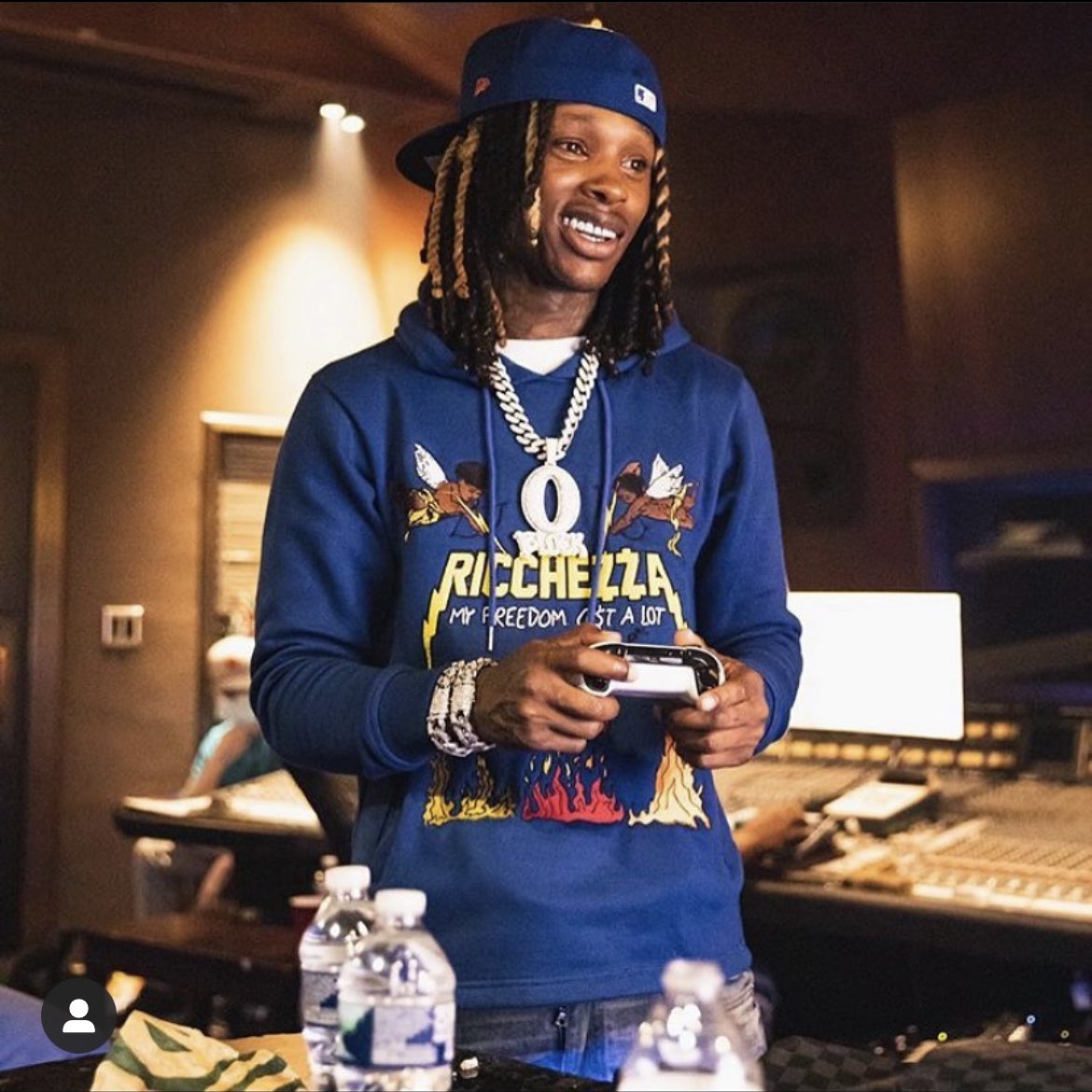 NightlyDose's tweet photo. It is with heavy hearts we send our condolences to the late rapper @kingvonfrmdao on passing. 
.
.
.
Von was shot in Atlanta following an altercation with Quando Rondo &amp; his crew. Moment of Silence for the Chi Town rapper. 🕊 https://t.co/rVnKnZY5Cv