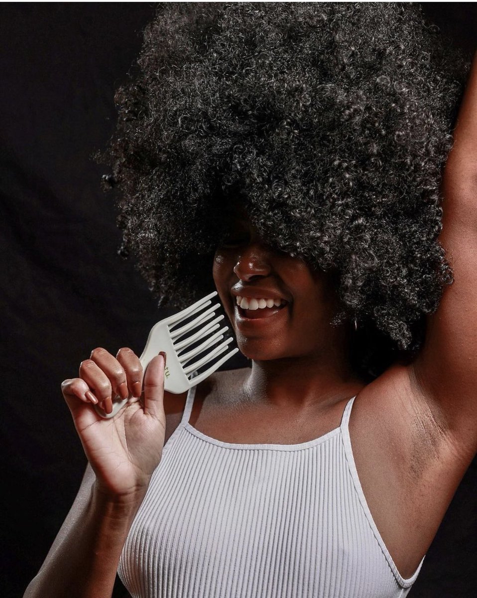 Miss_Jessies's tweet photo. Happy #FroDay, curlfriends! Itβs the volume for us. ππΎπ₯
πΈ: @jodykgilbert
Products used: #PillowSoftCurls
#Friday #missjessies #volume #bighair #leavincondosh #curlenhancer #honeycurls https://t.co/AQl9OHvrnj