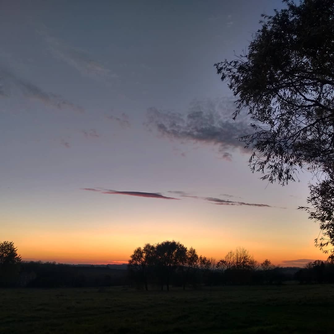 JoOLeary's tweet photo. After work walk to end the week. #WorkingFromHome #WorkLifeBalance #WalkingFromHome #10000Stepsaday #LastOfTheLight https://t.co/chGyEcSXoc