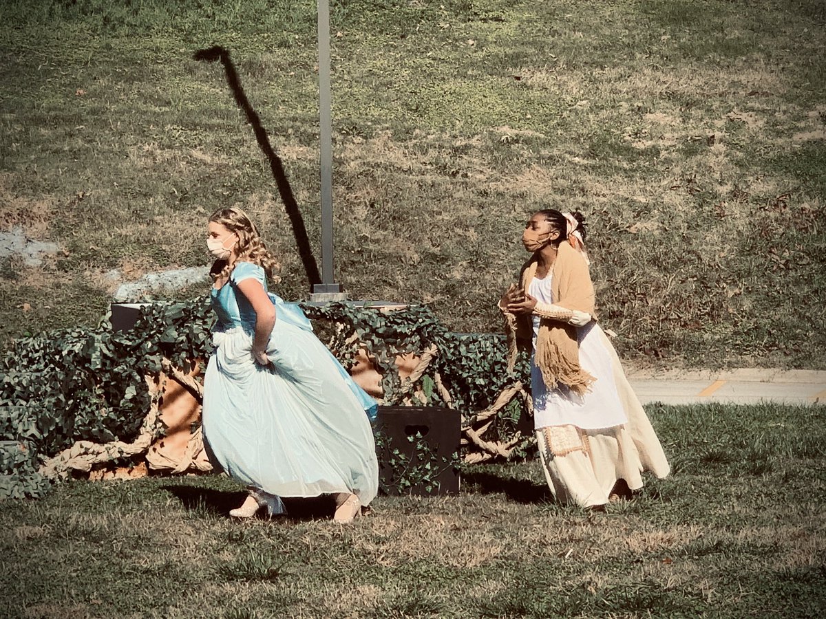 HolstonShow's tweet photo. ✨Don’t walk, RUN to get your Into the Woods Jr. tickets. ✨https://t.co/IUgoJsiGKE @HolstonMiddle @KnoxSchools https://t.co/typJnyoA4d