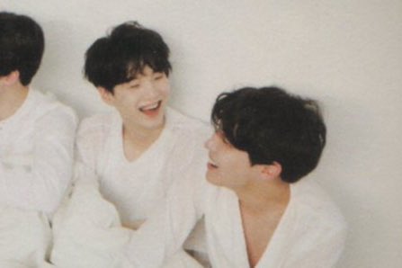 demseokdimple's tweet photo. Yoongi will have Hoseok by his side, he’s going to stay fully charged and smiley 🥺🍊 https://t.co/WYQwFNBkiz
