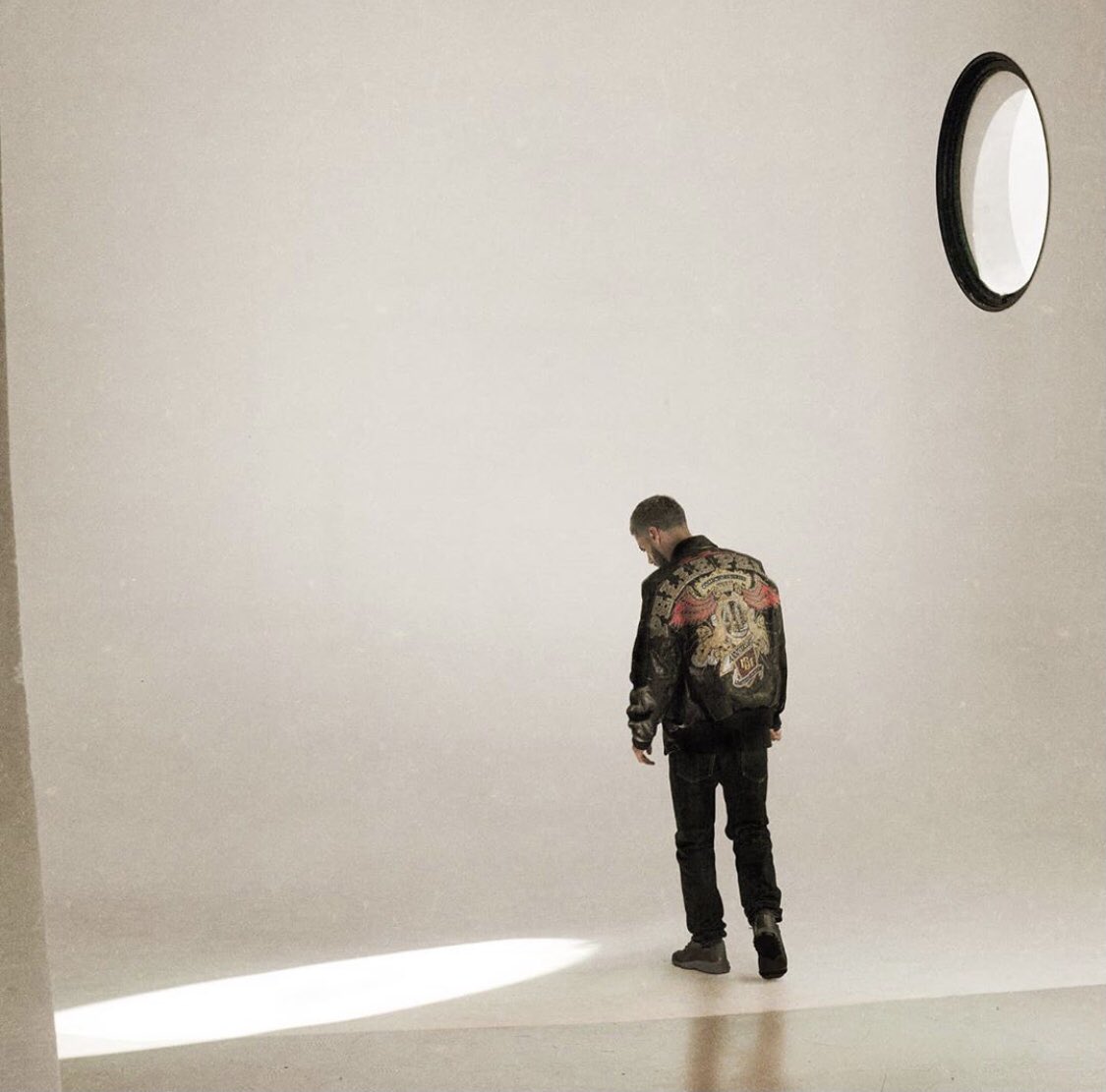 Nouvel album du frero <a href="/DeenBurbigo/">Ojiisan</a> !! Retrouvez moi à la Prod des morceaux « immunité diplomatique » feat <a href="/AlphonsoTheDon/">alpha wann</a>  et « p2 » feat <a href="/Essoluxueux/">E$.</a> 💿

#CercleVertueux  🔥🔥🔥