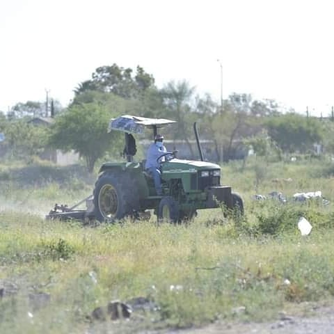 Roberto_dls's tweet photo. Es de suma importancia mantener nuestros arroyos limpios para prevenir inundaciones. Hoy iniciamos el día realizando un recorrido por todo el Arroyo la Hormiga, supervisando los trabajos de limpieza. Ayúdanos a mantenerlos limpios, es para beneficio de todos. https://t.co/Tc4zFK6ill