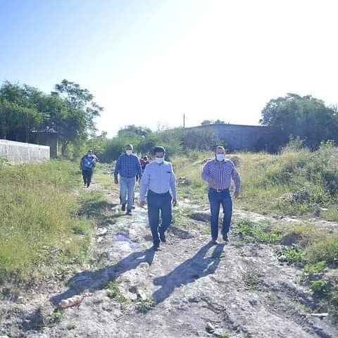 Roberto_dls's tweet photo. Es de suma importancia mantener nuestros arroyos limpios para prevenir inundaciones. Hoy iniciamos el día realizando un recorrido por todo el Arroyo la Hormiga, supervisando los trabajos de limpieza. Ayúdanos a mantenerlos limpios, es para beneficio de todos. https://t.co/Tc4zFK6ill