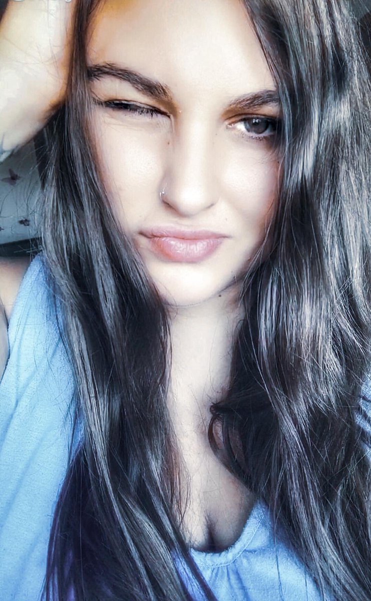 Una mujer sexy, divertida, inteligente  y con una mente sucia...... es sin duda UN PUTO TESORO