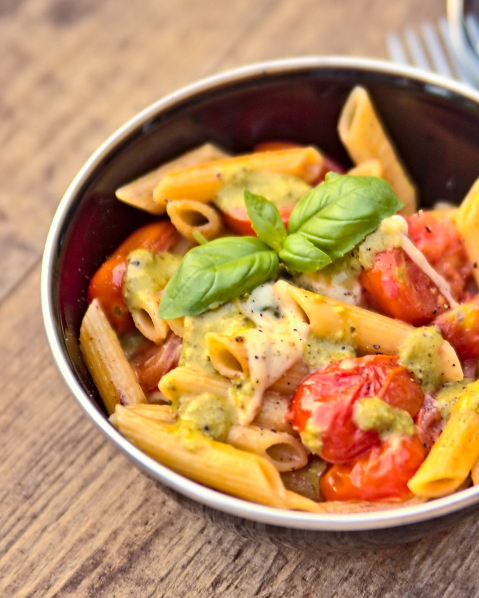 dachzeltnomaden's tweet photo. Heute zum #FUTTERFREITAG präsentieren wir die Pasta Tricolore von Thilo Vogel.👨‍🍳 👍⠀
Ihr habt auch ein Rezept?🥞
Schreibt uns an: mail@dachzeltnomaden.com
Zum Rezept! 👨‍💻⠀⠀⠀⠀⠀⠀⠀⠀⠀
👉 https://t.co/ThSJIKjZAD 👈⠀⠀⠀⠀⠀⠀⠀⠀⠀
⠀
📸by https://t.co/nsH0IQdf4q ⠀ https://t.co/CCcJd6QNIV