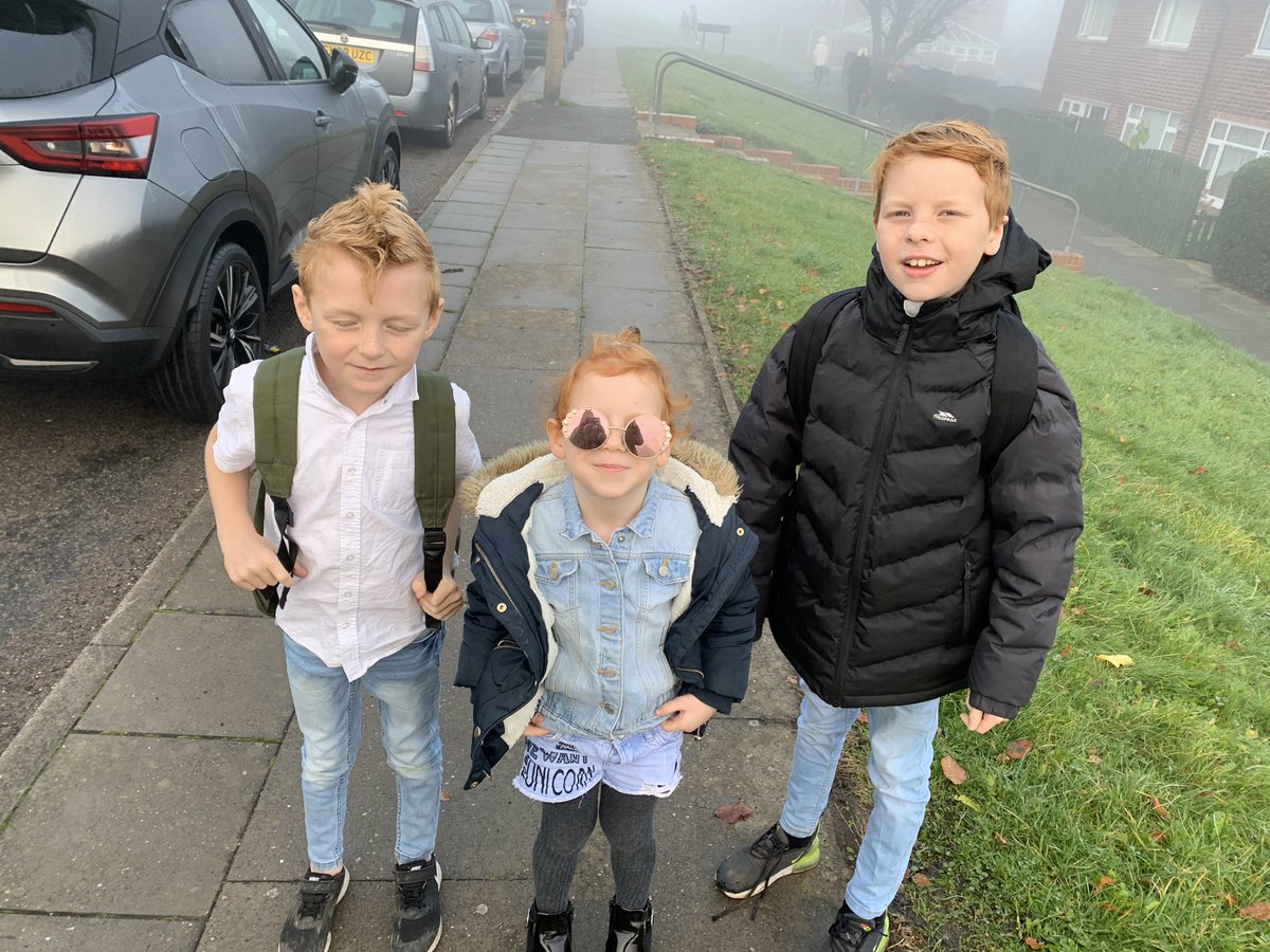 rachelreadingEY's tweet photo. The reading rockstars @RedscopeSchool #ttrockstars at school https://t.co/9orhEIlFPA