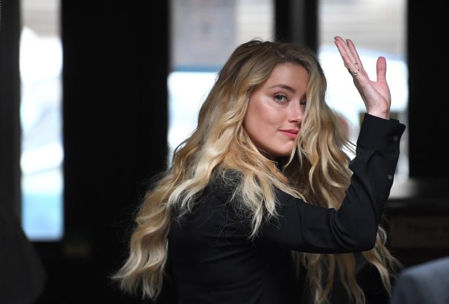 arevelrod's tweet photo. Qué tristeza todo lo que le está pasando a Johnny Depp. El ya demostró ser inocente con PRUEBAS. Los HOMBRES también pueden sufrir violencia por parte de una MUJER. Así como le quitaron su papel a Johnny quitenselo a Amber Heard, ella no merece nada.
#JusticeForJohhnyDepp https://t.co/oB81bPfCof