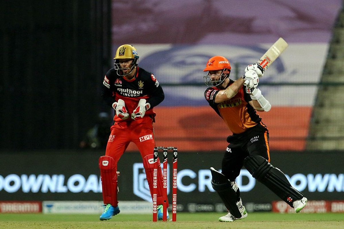 IndianClicks's tweet photo. There is no substitute for experience! 💥
@SunRisers won by 6 wickets over @RCBTweets 🥳
#SRHvRCB #Dream11IPL #IPL2020
#OrangeArmy #keepraising #sunrisers #SunrisersHyderabad #RoyalChallengersBangalore https://t.co/TxPlBCTebH