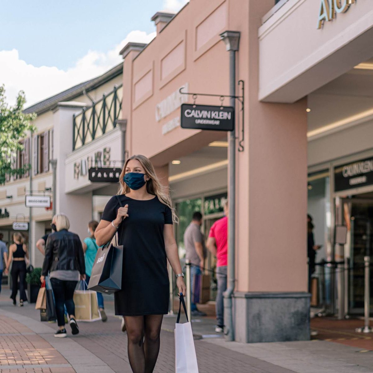 ByAppointmentAp's tweet photo. Designer Outlet Roermond is open! Read all about the safety measures in place and use By Appointment to plan your visit to the open-air shopping centre: https://t.co/VNuxnmyhTS

#designeroutletroermond #retail #shopping #netherlands https://t.co/HdAE0GbQxq