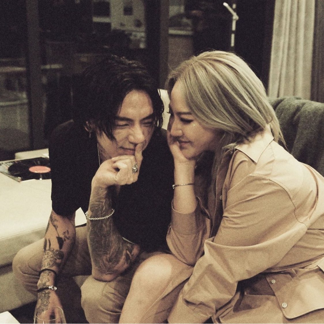 portalkhiphop's tweet photo. 📲 | CL via instagram.
-
“Um agradecimento muito especial ao sr Ian por seu tempo e energia. Com a sua presença esse vídeo ganhou vida. Muito amor e respeito”.
-
#CL_HWAx5STAR #CL_5STAR #DPRian https://t.co/EFJ6ba0guB