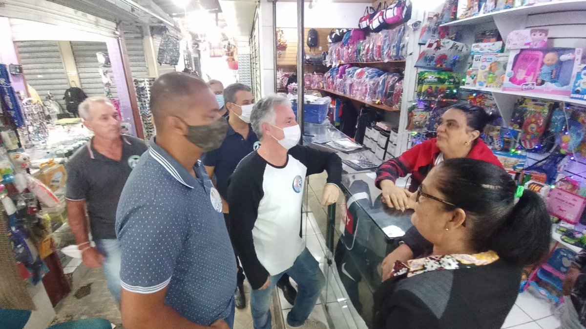 SilvinhoLopes25's tweet photo. Estivemos na rodoviária e no camelódromo de #Macaé. Falta tudo: conforto, segurança, banheiros, dignidade.
Vamos construir uma Nova Rodoviária e o Mercado Popular.
Dia 15, digita 25 e confirma!
 #MacaéForteOutraVez #Silvinho25 #euvoufazer #dignidade https://t.co/2F94xTSfCm