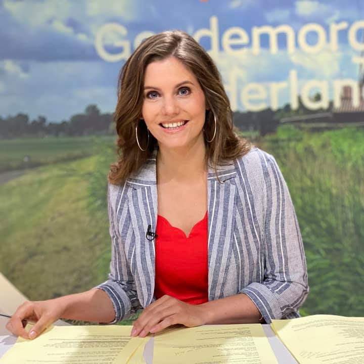 COCsongfestival's tweet photo. Presentatrice Maaike Timmerman, bekend van het dagelijkse actualiteitenprogramma Goedemorgen Nederland, hebben we kunnen strikken als host van onze online show ‘COC Songfestival: Sound Of Our Harmony’ op zaterdagavond 28 november! #COCSF #songfestival https://t.co/hkMMrn70B2