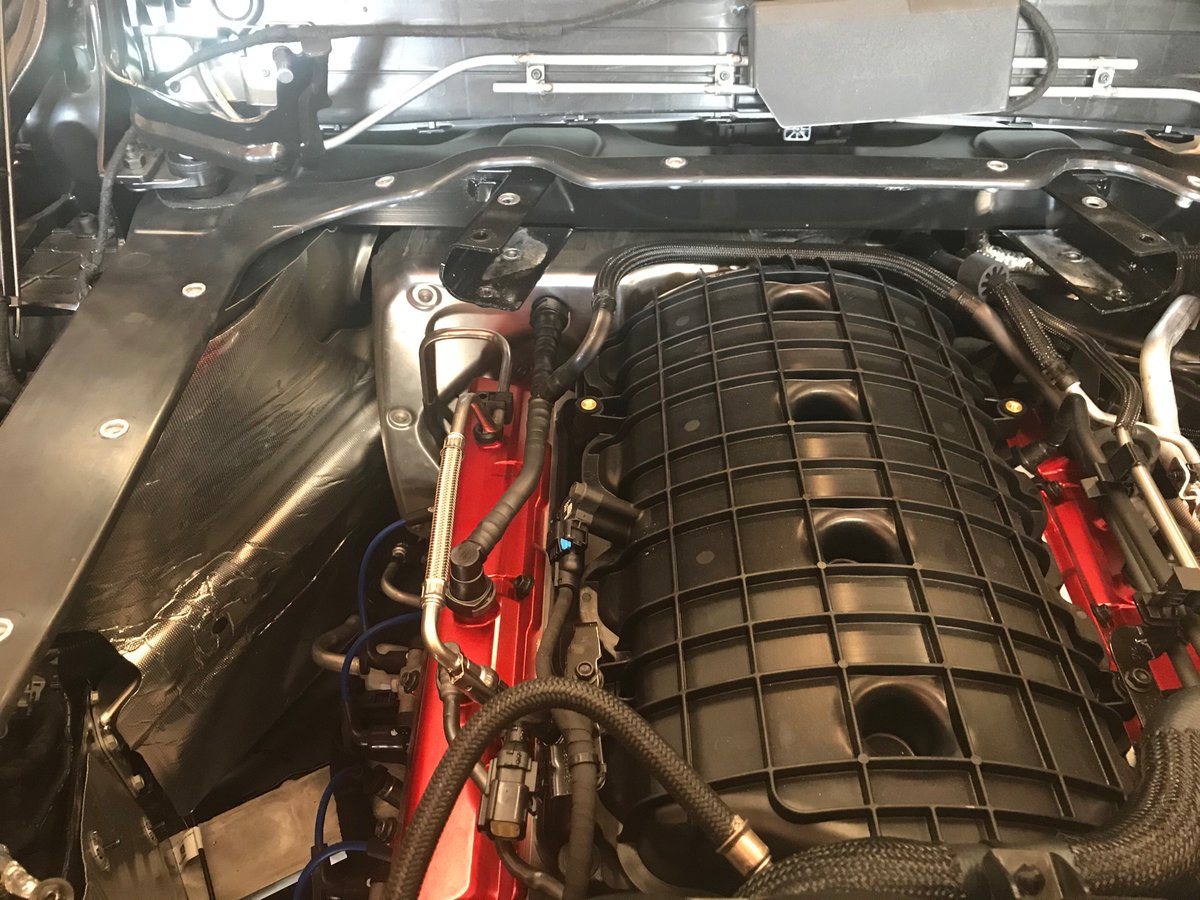 Both stock manifolds out. In this pic you can see the remote oil tank, front left of the engine.