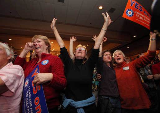 1stAmendmntMus's tweet photo. November 6, 2012: #Maine became one of the 1st states to legalize #samesexmarriage by #popularvote. The law also protected #religiousfreedom by ensuring no person be required to perform a marriage that was in violation of their religious beliefs. AP Photo/Joel Page https://t.co/Mv3DaNLdQ2