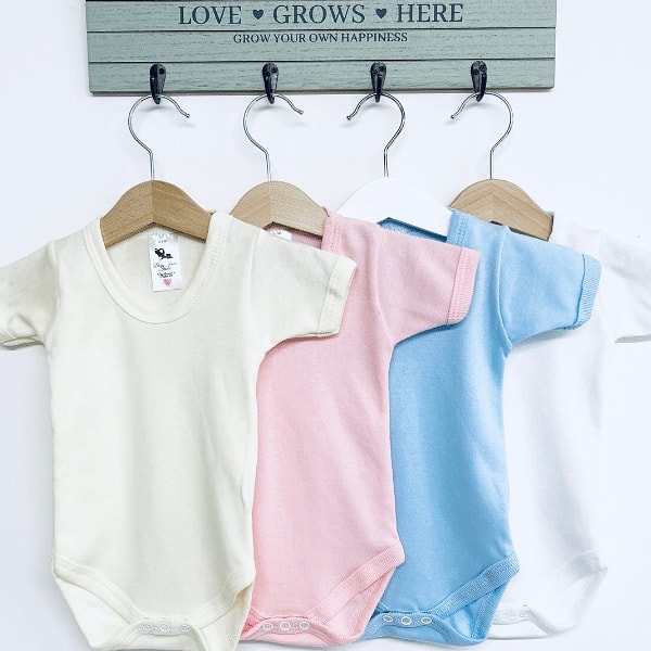 Lovely baby bodysuits made from ultra soft pure certified cotton
Suitable from Newborn to 18 Months
Only £7.90 each.

karoos.co.uk/shop/fashion/k…

#British #babywear #babygrow #newbaby #babyclothes #babyclothing #madeinbritain #KAROOS #babygirl #babyboy #baby