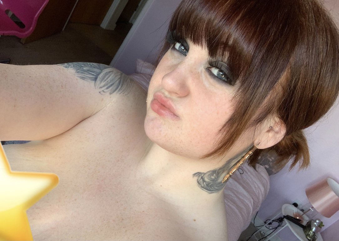 laceymay36's tweet photo. Back a redhead🥵 follow my onlyfans for my content you’ll love 😈 #redhair #redhead #NaturalRedhead #onlyfans #onlyfanscontent #selling #Adultsonly #adultphotography https://t.co/76LDwed94j