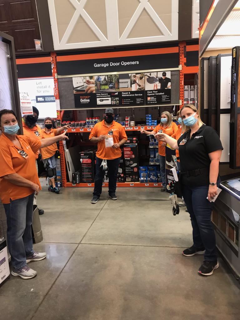 HeatherCowan17's tweet photo. Thank you Roy for joining us the last couple of weeks and helping set Black Friday! #storepartnership #onehomedepot @SchweitzerRoger @chance_lowry @ericbernal01 @Jamie_0514SM https://t.co/V67NbsiO66