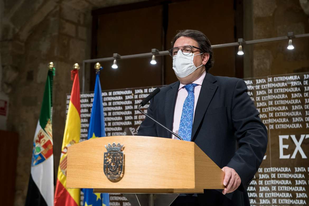 Junta_Ex's tweet photo. El Consejo de Gobierno declara el nivel de #alerta3 🚨 en toda la Comunidad Autónoma para frenar la pandemia de la #Covid19.

↪ Medidas de #ControlDeAforo más restrictivas en todos los municipios.
 https://t.co/HPK7TMPDor https://t.co/d09YByBICb