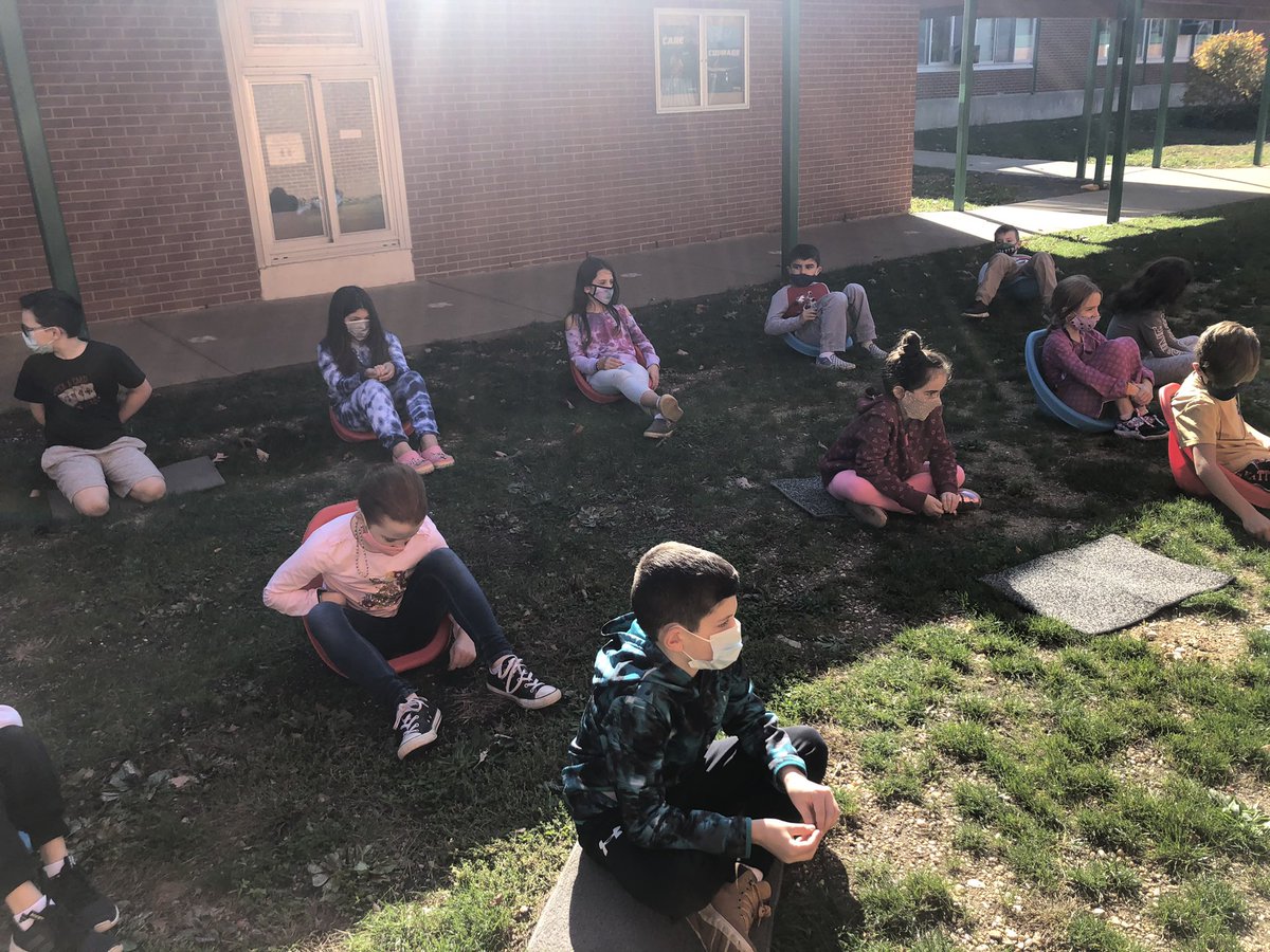 Celebrating young authors outside during this beautiful weather. #smallmoments <a href="/LWelchStorch8/">Laurie Welch Storch</a> #MsNeems #MrSperduti