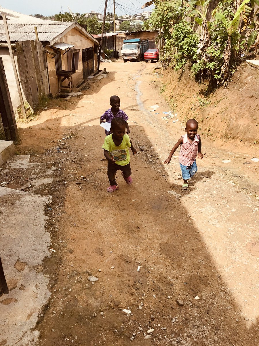 Il y a 1 an, jour pour jour, toute l’équipe de Mahola s’envolait pour Douala afin d’apporter une aide médicale auprès d’enfants d’orphelinats. L’aventure ne s’arrête pas là... de jolis projets en perspective qui nous réuniront à nouveau bientôt ! #ensemble #solidarite 😊