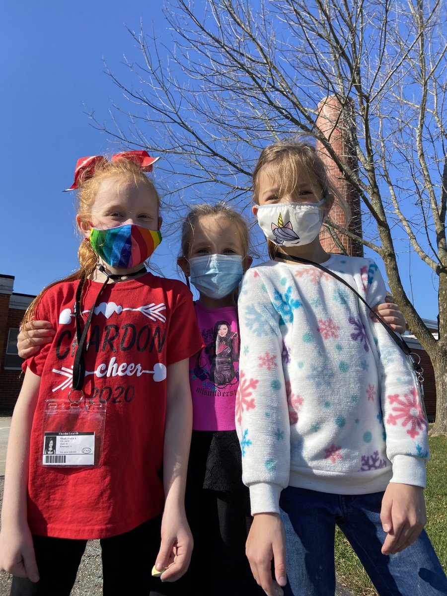 mprezios's tweet photo. Evelyn, Addison, Bella at recess! #mp https://t.co/Sj5APaImg8
