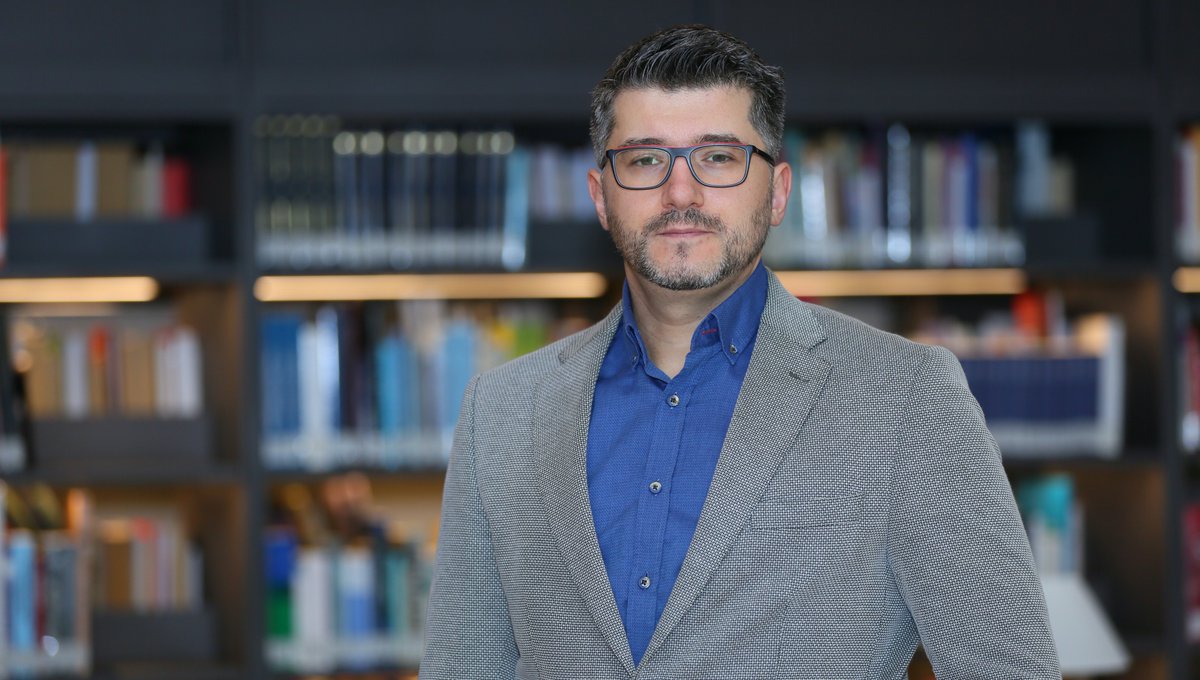 AbdullahGul_UNV's tweet photo. AGÜ Malzeme Bilimi ve Nanoteknoloji Mühendisliği Öğretim Üyesi Prof. Dr. Hakan Usta, malzeme bilimi ve nanoteknolojideki uluslararası düzeyde üstün nitelikli çalışmaları nedeniyle Mühendislik Bilimleri alanında 2020 TÜBİTAK Teşvik Ödülü’ne layık görüldü.

https://t.co/bYFof3yrBB https://t.co/LXRy8bv1qL