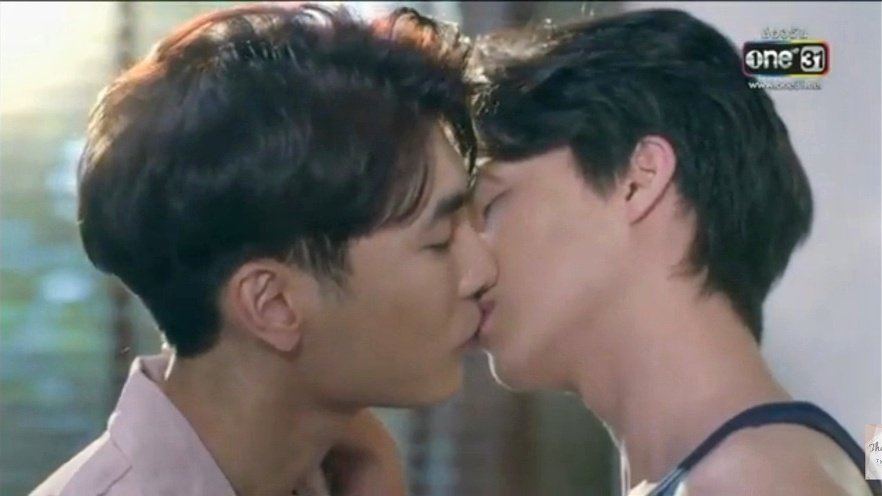 kathlee746's tweet photo. Jxkmsixnrifjsindiekf✨✨🥀
#TharnTypeSS2EP1 #MewGulf #MewSuppasit #GulfKanawut https://t.co/nRMpfOL1iz