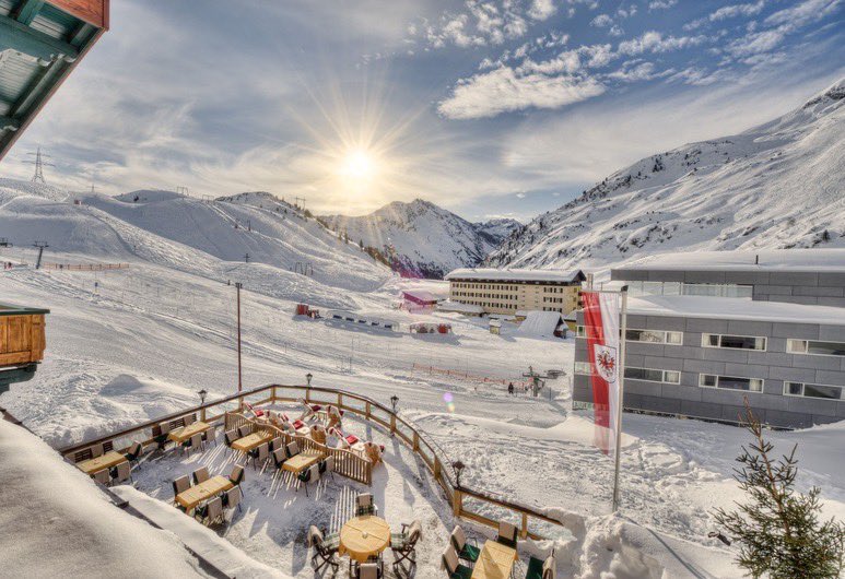 Binnen 2 dagen was Hotel Arlberghoehe in Tirol boekbaar met een nieuwe website. Door de koppeling tussen het reserveringssysteem en het CMS worden alle gegevens uit het reserveringssysteem gebruikt op de website. Dit scheelt heel veel invoerwerk!